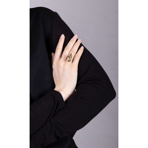 70 - AN IMPORTANT DIAMOND SINGLE-STONE RING  The private collection of a Continental Lady (lot 67 to 71) ... 