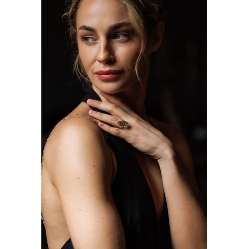 70 - AN IMPORTANT DIAMOND SINGLE-STONE RING  The private collection of a Continental Lady (lot 67 to 71) ... 