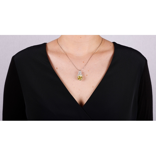 71 - AN IMPORTANT DIAMOND PENDANT

The private collection of a Continental Lady (lot 67 to 71)

* No inte... 