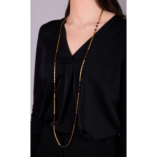 78 - GIANMARIA BUCCELLATI: A GARNET AND GOLD LONGCHAIN NECKLACE, CIRCA 1970  The fancy-link sautoir compo... 