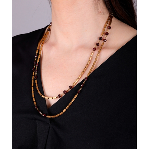 78 - GIANMARIA BUCCELLATI: A GARNET AND GOLD LONGCHAIN NECKLACE, CIRCA 1970  The fancy-link sautoir compo... 