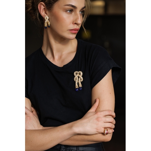 89 - RENÉ BOIVIN, DESIGNED BY JULIETTE MOUTARD: A RARE AND COLLECTIBLE SAPPHIRE AND DIAMOND 'NOEUD DE PAS... 