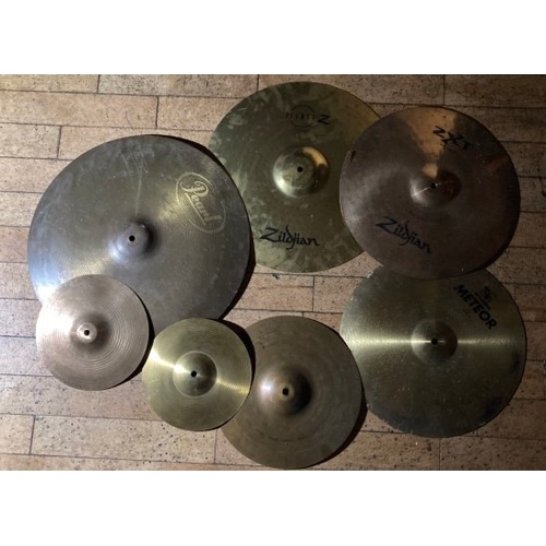 38 - Bundle of various cymbals - Pearl, Sabian, Zildjian, Minel and others - collection by appointment on... 