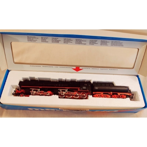 174 - Marklin HO Gauge: 8302 H0 530001 Steam Locomotive