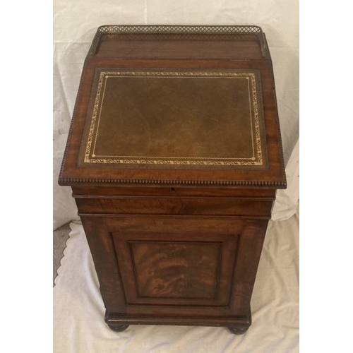 28 - Early-mid 20th century mahogany Davenport desk with tooled inset green leatherette top, sliding top ... 