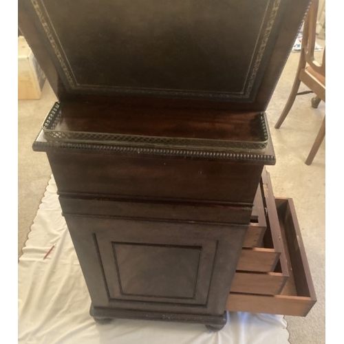 28 - Early-mid 20th century mahogany Davenport desk with tooled inset green leatherette top, sliding top ... 