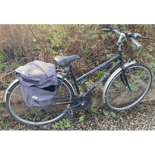 39 - ﻿﻿A Dawes ladies push bike with saddle bags.