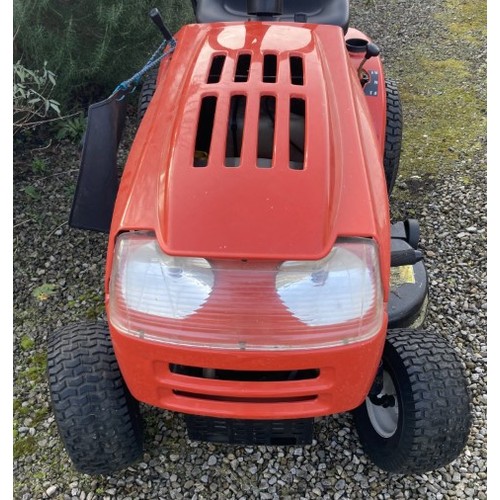 42 - An Oleo-Mac sit on lawn mower tractor. Appears to have had little use.