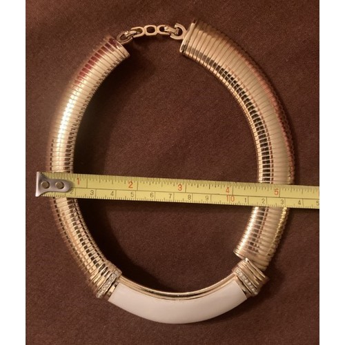 90 - Christian Dior choker necklace, a/f (broken link).