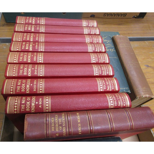 1022 - BOX CONTAINING 14 BOOKS REGARDING HORSE RACES TO INCLUDE 8 VOLUMES OF THE NEW BOOK OF KNOWLEDGE BY W... 