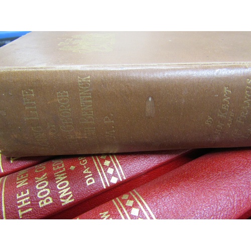 1022 - BOX CONTAINING 14 BOOKS REGARDING HORSE RACES TO INCLUDE 8 VOLUMES OF THE NEW BOOK OF KNOWLEDGE BY W... 