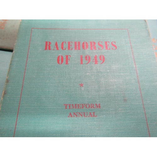 1025 - ONE BOX CONTAINING 25 BOOKS MOSTLY ON RACE HORSES TO INCLUDE RACEHORSES OF 1951-1967 (INCLUSIVE), BE... 