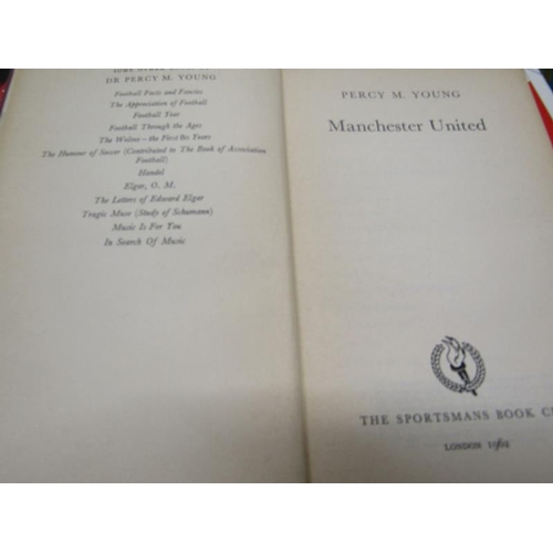 1044 - FIVE BOXES OF BOOKS RELATING TO MANCHESTER UNITED FOOTBALL CLUB AND THEIR PLAYERS TO INCLUDE MANCHES... 