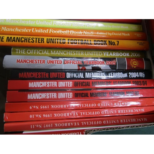 1044 - FIVE BOXES OF BOOKS RELATING TO MANCHESTER UNITED FOOTBALL CLUB AND THEIR PLAYERS TO INCLUDE MANCHES... 