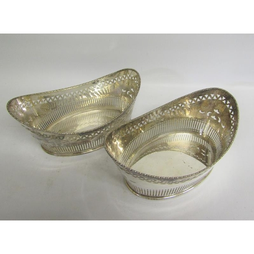 322 - A pair of Edwardian late Georgian style silver plated boat shaped bowls, pierced and with cast reel ... 