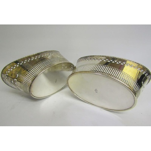 322 - A pair of Edwardian late Georgian style silver plated boat shaped bowls, pierced and with cast reel ... 