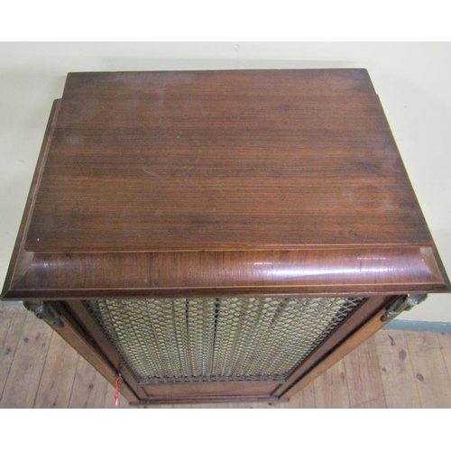 560 - Late 19/early 20c walnut veneered standing cabinet with satinwood line inlay, the shell cabinet encl... 