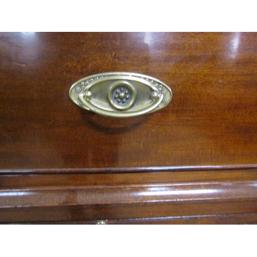 535 - A George III mahogany chest on chest, the upper section of two short and three long drawers with den... 