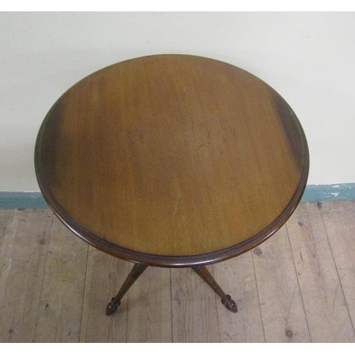 540 - A Victorian mahogany Gypsy table of circular form supported on triple turned and carved baluster leg... 