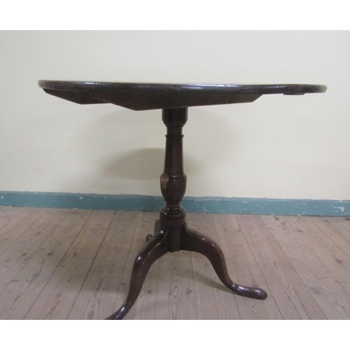 606 - A George III oak circular pedestal tripod table on baluster turned column with splayed legs and pad ... 