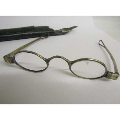 225 - A pair of late Georgian silver spectacles in leather case.  Birmingham 1807.  11cms w.