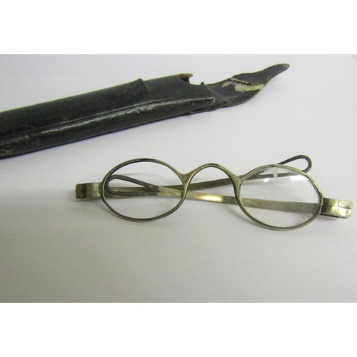 225 - A pair of late Georgian silver spectacles in leather case.  Birmingham 1807.  11cms w.