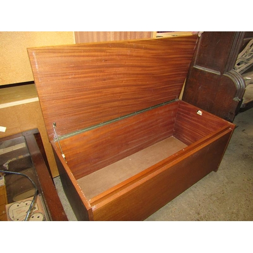 1247 - TEAK BLANKET BOX