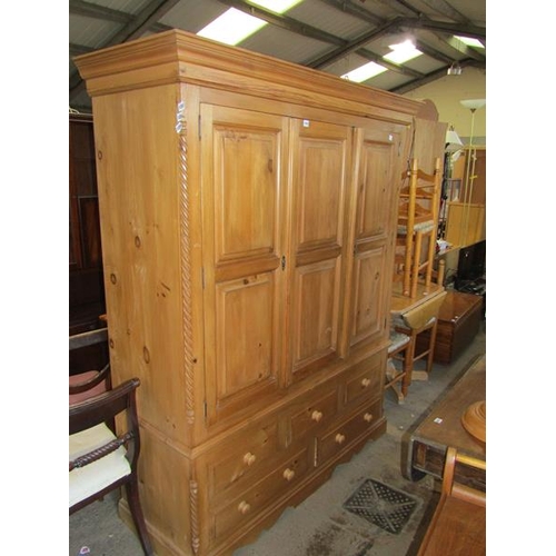 1252 - MODERN PINE TRIPLE WARDROBE