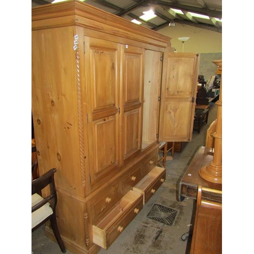 1252 - MODERN PINE TRIPLE WARDROBE