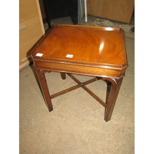 1312 - REPRO MAHOGANY OCCASIONALTABLE