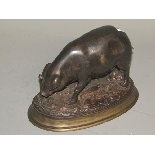 1636 - CAST BRONZE SCULPTURE OF A SOW PIG - 18cms H