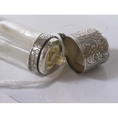 1749 - DOUBLE ENDED CLEAR GLASS SCENT BOTTLE WITH SILVER TURN OFF AND HINGED COVER 9.5cms L