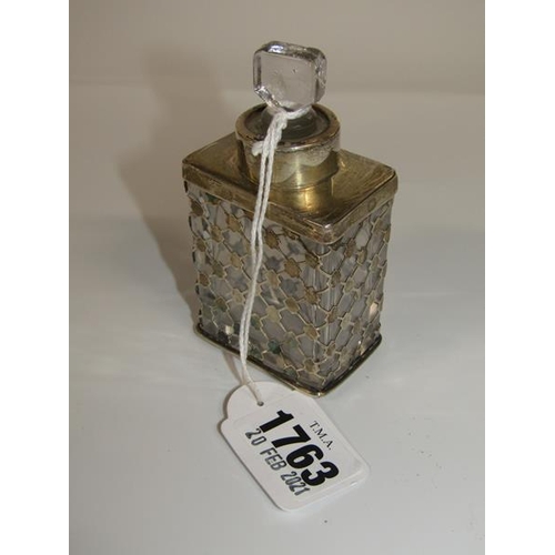 1763 - EARLY 20c ENGLISH SILVER CASED CLEAR GLASS SCENT BOTTLE WITH STOPPER - 8 cms H