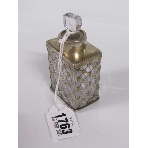 1763 - EARLY 20c ENGLISH SILVER CASED CLEAR GLASS SCENT BOTTLE WITH STOPPER - 8 cms H