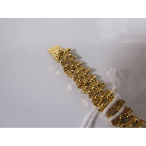 1808 - 9ct GOLD BRACELET - 19g 18cms L