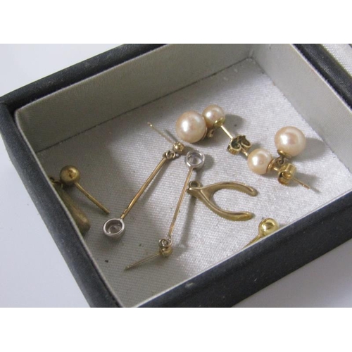 1817 - SMALL COLLECTION OF MISC. GOLD JEWELLERY, SOME PEARL SET, OTHERS WHITE STONE, TOTAL 11g AND PRINCIPA... 