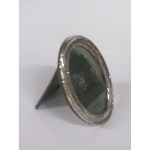 1821 - SILVER PLATED PIERCED BOTTLE COASTER, ONE PLATED MUSTARD AND TWO SMALL SILVER OVAL PHOTO FRAMES