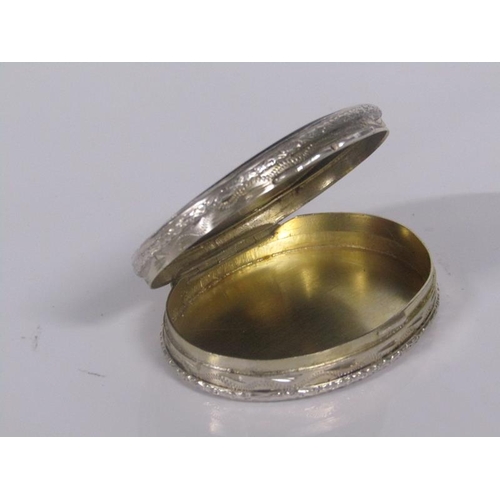 1832 - SILVER RING STAND TOGETHER WITH A CONTINENTAL SILVER OVAL SNUFF BOX WITH A TORTOISESHELL PIQUET INLA... 