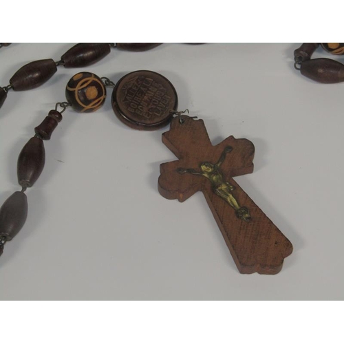 1861 - LOURDES WOODEN BEADWORK CHAIN WITH CRUCIFIX - 220cms L