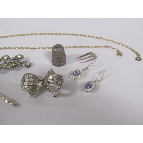 1868 - SMALL COLLECTION INC. TWO BROOCHES, PAIR OF EARRINGS, GILT CHAIN AND THIMBLE