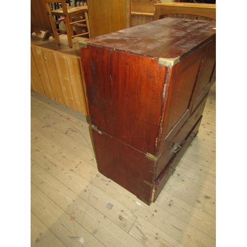 2152 - 19c MAHOGANY MILITARY LINEN PRESS, THE UPPER SECTION ENCLOSING TWO LINEN SHELVES, THE BASE WITH TWO ... 