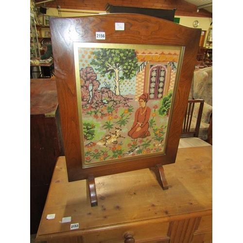 2156 - OAK FRAMED FIRE SCREEN WITH NEEDLEWORK PANEL DEPICTING A PERSIAN GENTLEMAN IN A GARDEN SETTING 56 x ... 