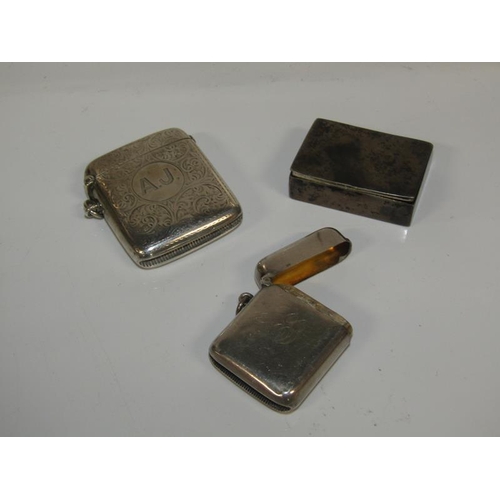 1930 - SILVER PILL BOX TOGETHER WITH TWO VESTA CASES