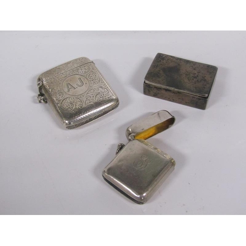 1930 - SILVER PILL BOX TOGETHER WITH TWO VESTA CASES