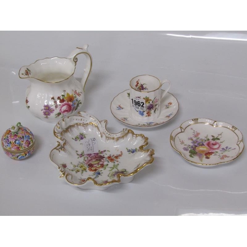 1962 - COLLECTION OF PORCELAIN AND CHINA TO INCL. CONTINENTAL FLORAL DECORATED DISH, HEREND POT & COVER, RO... 