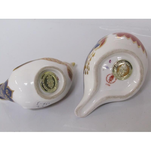 1975 - TWO ROYAL CROWN DERBY PAPERWEIGHTS WITH GOLD STOPPERS, ROBIN & FINCH, ROBIN 6.5CM H