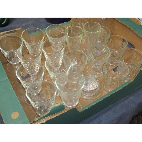 2002 - SET OF PARIS MUSEES WINE AND DRINKING GLASSES, WINES 14CM H