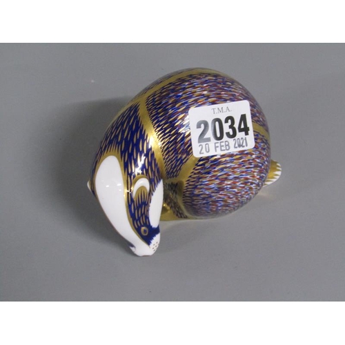 2034 - ROYAL CROWN DERBY PAPERWEIGHT - BADGER, WITH GOLD STOPPER, 8CM H