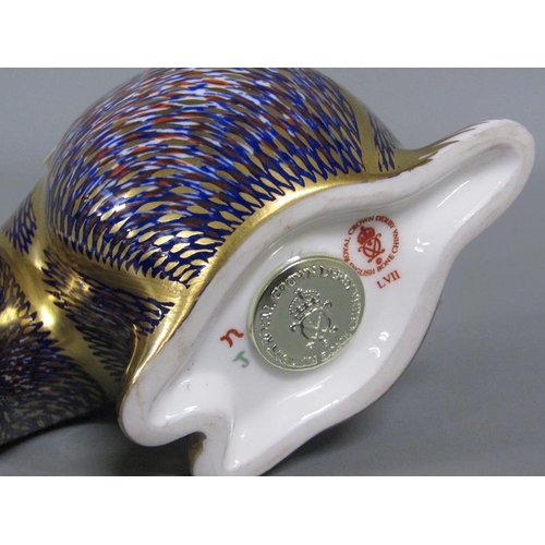 2034 - ROYAL CROWN DERBY PAPERWEIGHT - BADGER, WITH GOLD STOPPER, 8CM H