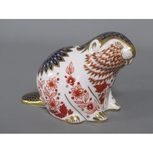 2035 - ROYAL CROWN DERBY PAPERWEIGHT - BEAVER, WITH GOLD STOPPER, 7CM H